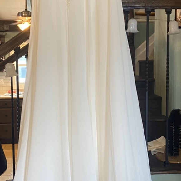 ENCHANTING BY MON CHERI PLUS SIZE WEDDING GOWN SIZE 22 NWT - Picture 7 of 10